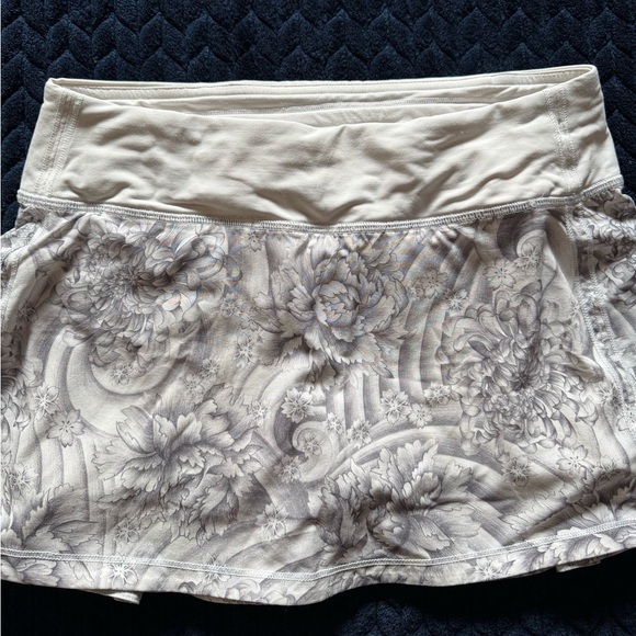 Lululemon Women’s Pacesetter Skirt Floral White‎ Gray Sz 4 - Picture 6 of 9